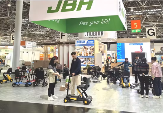Jbh Factory Direct Selling Cheap Price Aluminium 4 Wheels Power Folding Electric Mobility Motor Scooter
